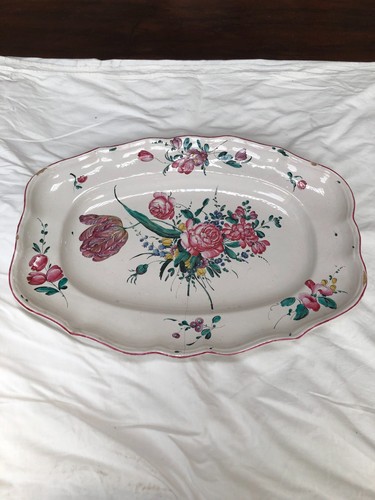 Grand plat faience est - grand, l'est